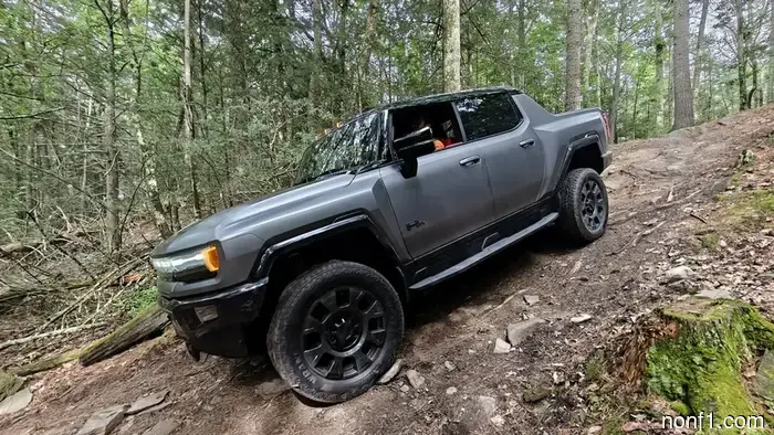 2026 Hummer EV Revisión Off-Road: Es Tecnología Contra Senderos Estrechos
