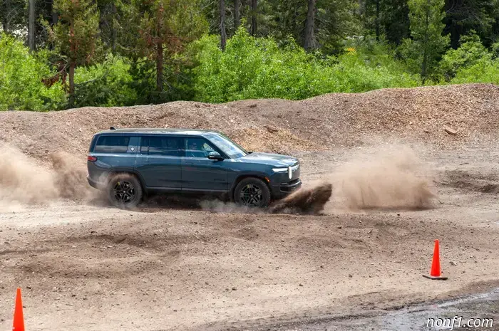 Rivian's Kick Turn Elevates the 360-Degree Tank Turn to a New Level of Practicality.