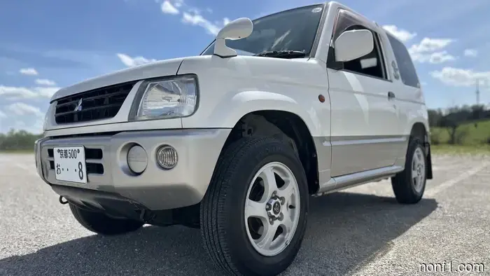 Este Mitsubishi Pajero Mini es una edición Snoopy JDM de fábrica.