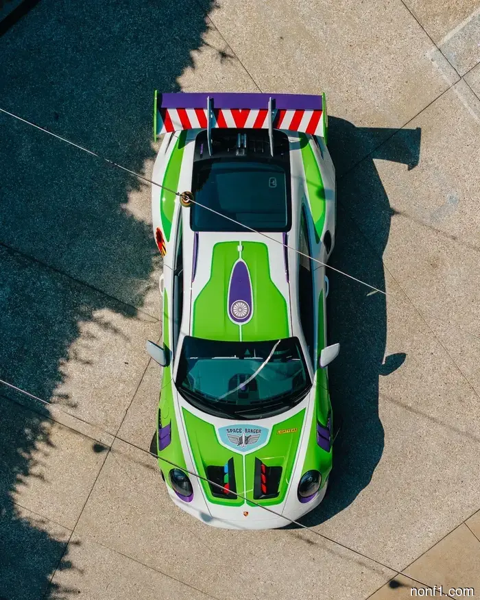 Цветовые волшебники Porsche создали краску, которая выглядит как джинсы, благодаря «Истории игрушек»