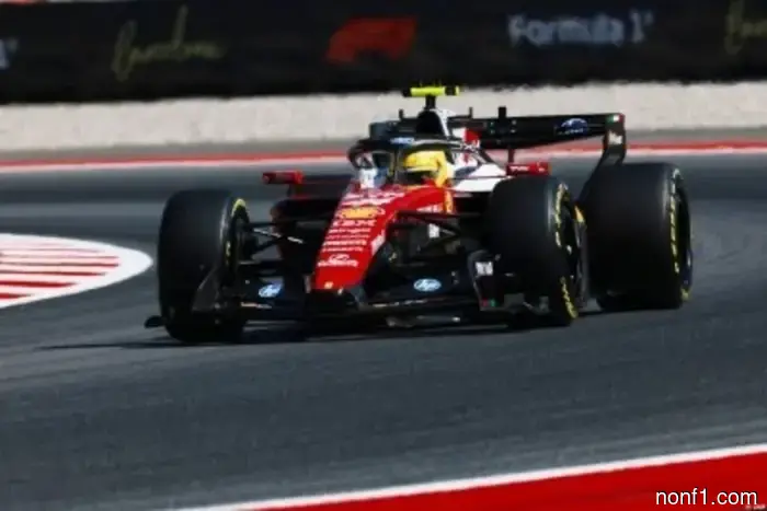 Hamilton quiere que la cabina de Ferrari esté pintada de rojo.