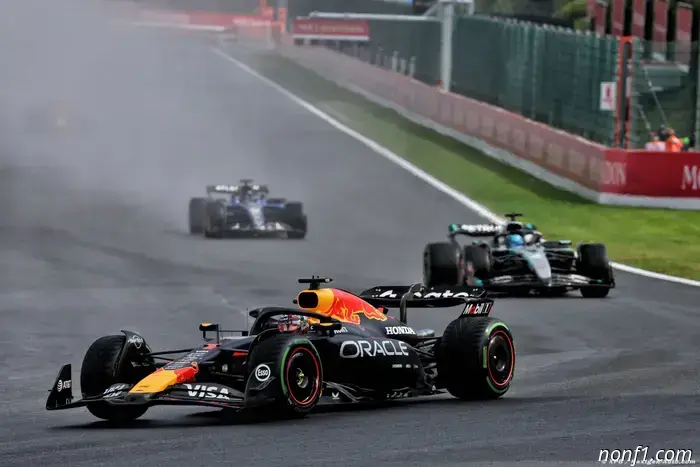 Клаузула выхода закрывается, поскольку Верстаппен присоединяется к Red Bull