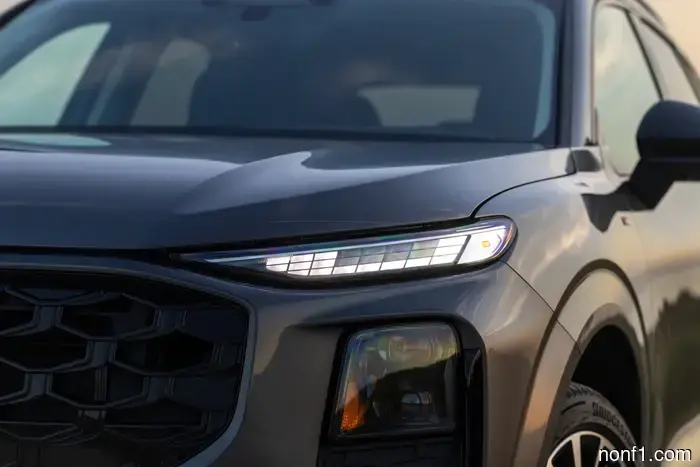 No eres el único: Seis de cada diez conductores dicen que el deslumbramiento de los faros es un problema