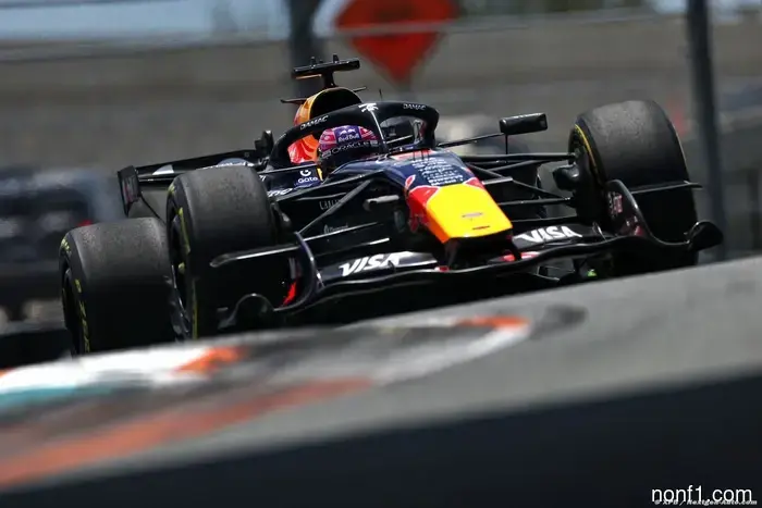 Verstappen se despega mientras las mejoras de Red Bull exponen a su compañero de equipo.