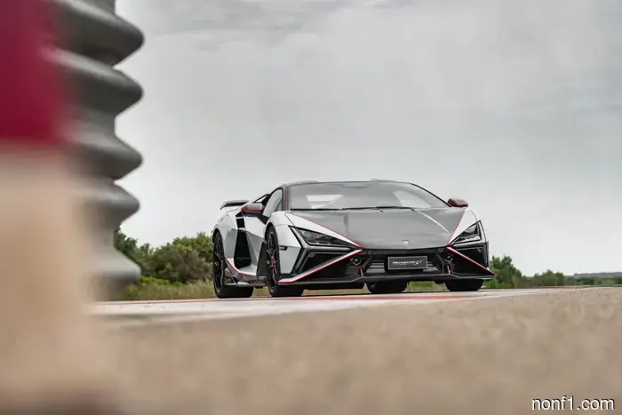 Lamborghini Revuelto SV se presenta con 1,050 HP y un modo de diversión dedicado