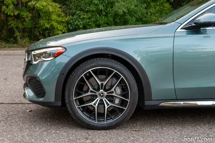 Reseña del Mercedes‑Benz E450 All‑Terrain 2025: Pensado para todo tipo de caminos