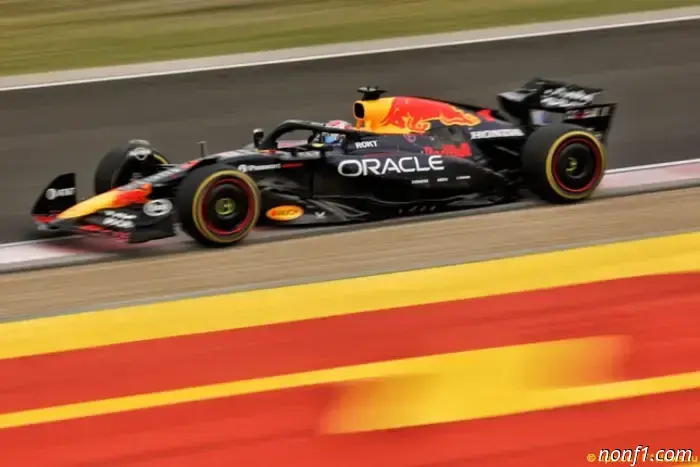 Los azafatos no impusieron una multa a Max Verstappen.