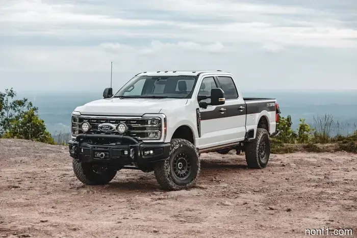 Nuevo kit AEV tiene todo para convertir una Ford Super Duty en un super todoterreno por $20K