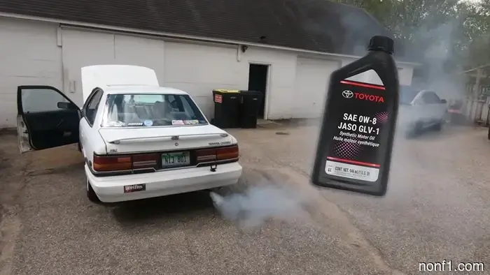 Usar aceite 0W-8 en un Toyota Camry de 330,000 millas resulta en un consumo extremo.