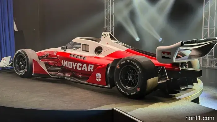 IndyCar necesitaba un nuevo piloto por muchas razones. Romper récords en pista es una de ellas.
