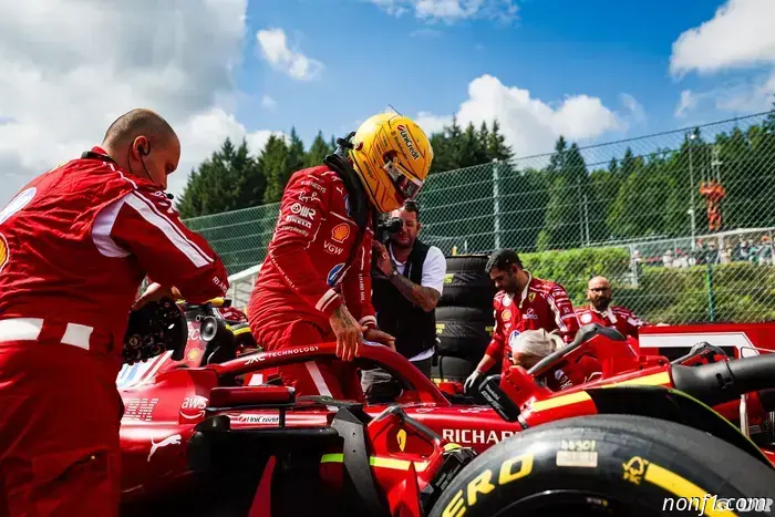 Ferrari se inclina hacia Leclerc mientras Hamilton lucha por adaptarse