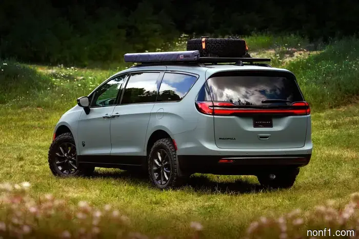 Генеральный директор Chrysler намекает на заводскую версию Pacifica с заниженной подвеской: «Следите за новостями»