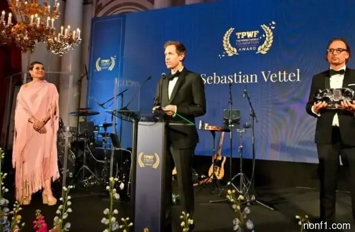 Феттель получил награду за свои экологические инициативы.