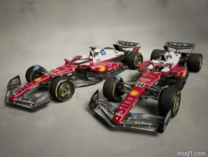 Los coches de Ferrari en Monza están decorados en honor a Niki Lauda.