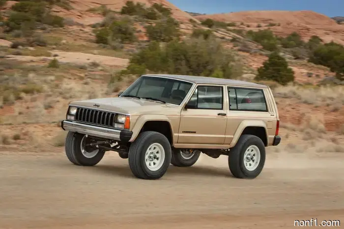 Conceptos del Safari de Jeep de Pascua 2026: XJ Pioneer Restomod y V8 Wrangler ‘Anvil’ lideran el grupo