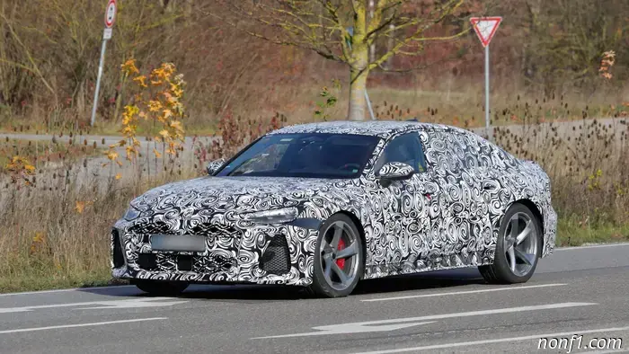 Nuevas fotos espía de prototipos confirman que el sedán Audi RS6 volverá en 2027.