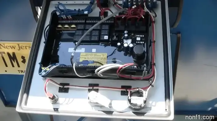 1976 Chrysler Slant-Six Hot Rod Now Fuels an Entire Home