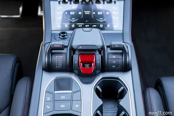 Обзор Lamborghini Urus SE 2025 года выпуска: Невероятно глупый супер-внедорожник