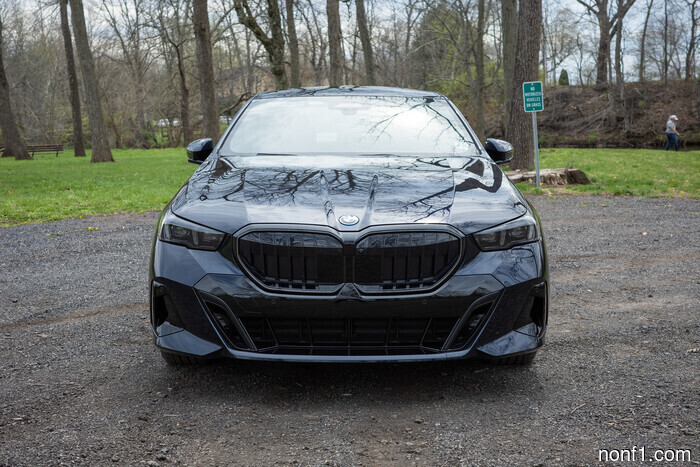 2026 BMW 550e xDrive Review: An Impressive Plug-In That Lacks Practicality