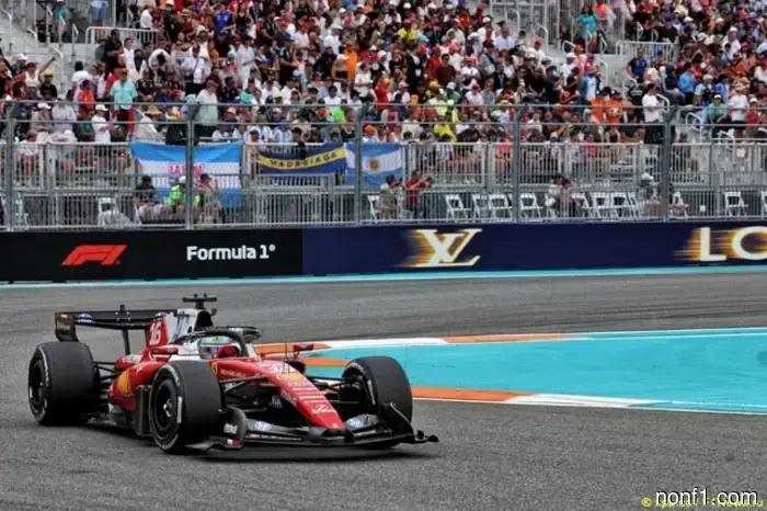Charles Leclerc recibió una penalización de 20 segundos.