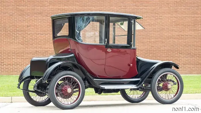 This 1918 Detroit Electric is equipped with contemporary batteries, and it functions properly.