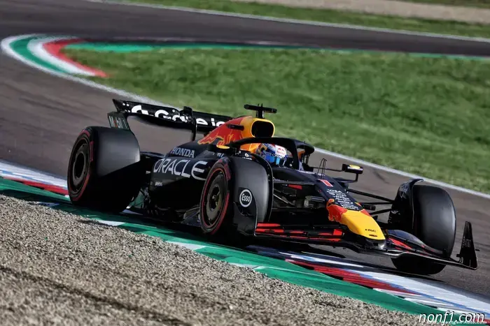 Verstappen cautions rival team principals regarding upcoming discussions about the future of F1.