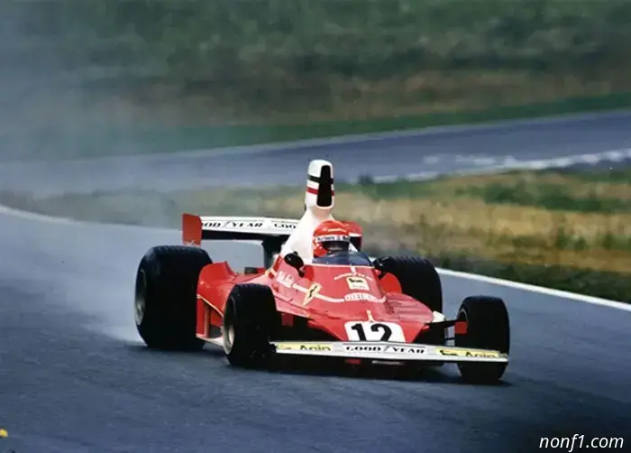 The Ferrari cars at Monza are decorated in honor of Niki Lauda.
