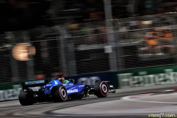 Alex Albon también empezará la carrera desde el pit lane.