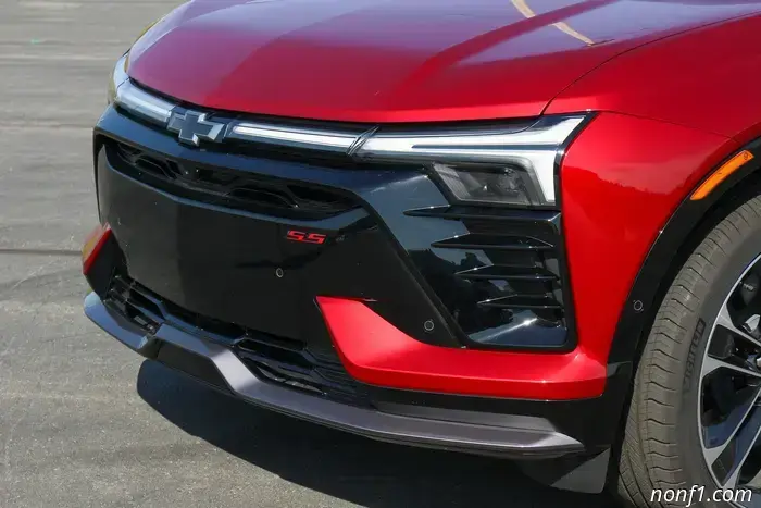 Обзор первого автомобиля Chevrolet Blazer EV SS 2025 года выпуска: Добро пожаловать обратно, V6 Malibu