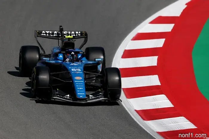 Sainz mantiene a Williams en espera mientras los rumores de 2027 cobran fuerza