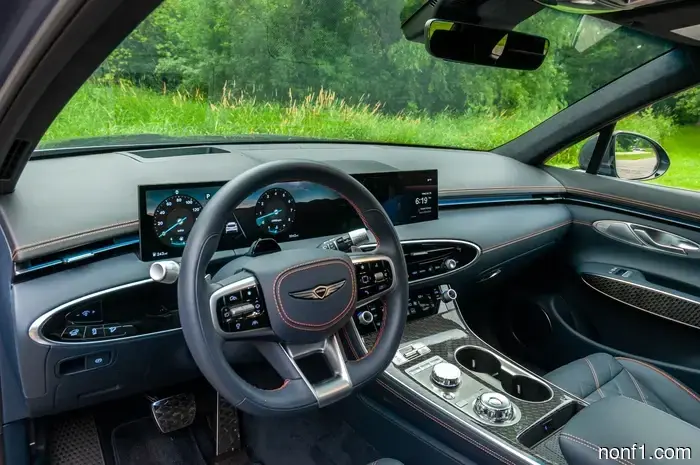 Piano black plastic is a disaster, and car manufacturers have been aware of this from the very beginning.