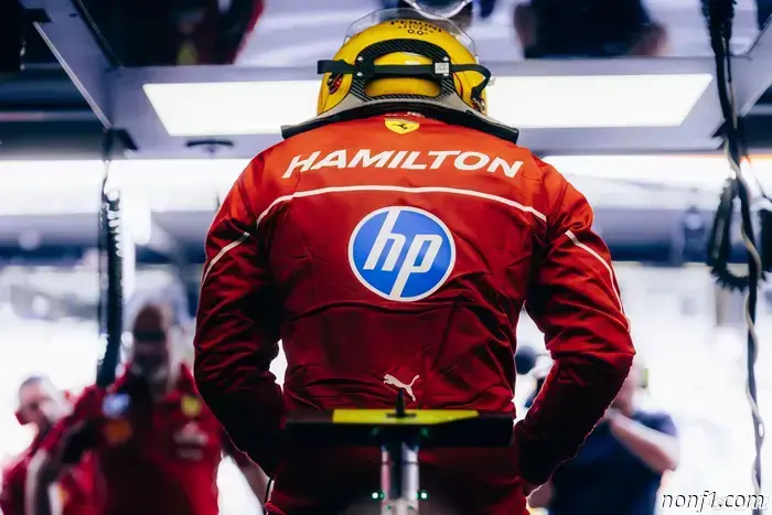 Hamilton ‘unlike Sainz’ during Ferrari's difficulties