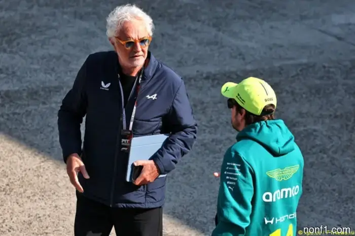 Briatore: Hasta fin de año Alonso permanecerá en Aston Martin