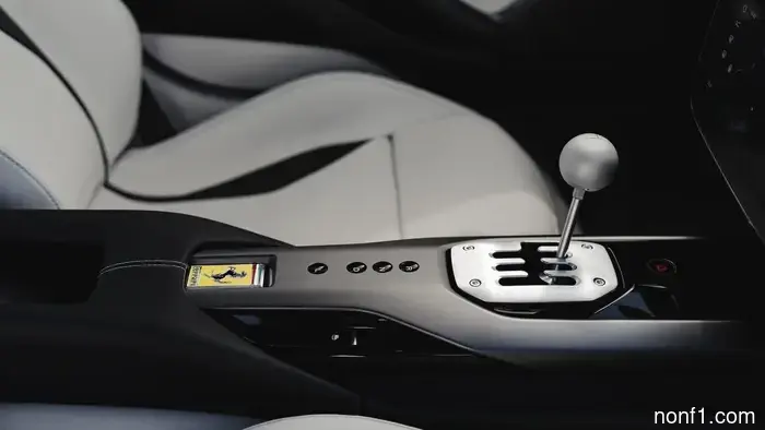 Hace 30 años, Ferrari automatizó la transmisión manual. Ahora ha manualizado la automática.