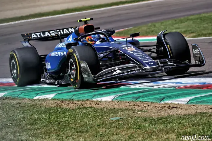 Sainz pleased to wear blue instead of red in 2025.
