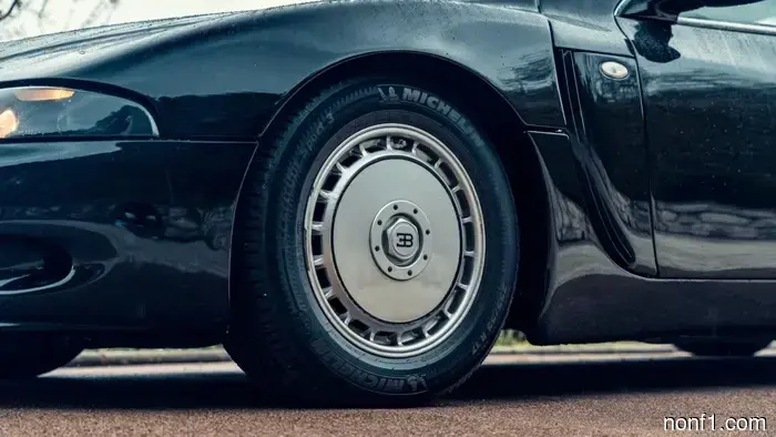 Su Bugatti EB112 Sedán, Monsieur