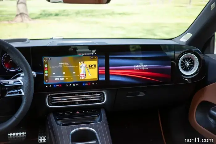 Mercedes отказалась от музыкальных органов управления на руле в пользу голосовых команд в новом CLA