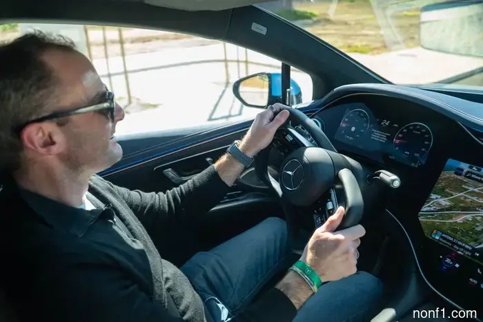 Мерседес создал рулевое колесо, которое действительно работает