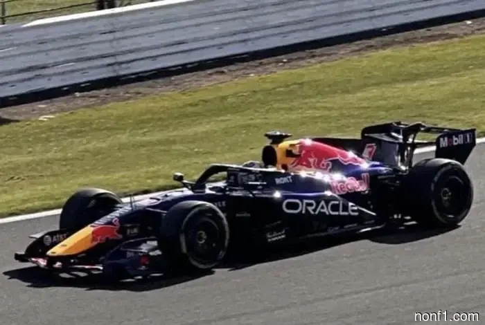 Red Bull Racing realiza un día de filmación en Silverstone.