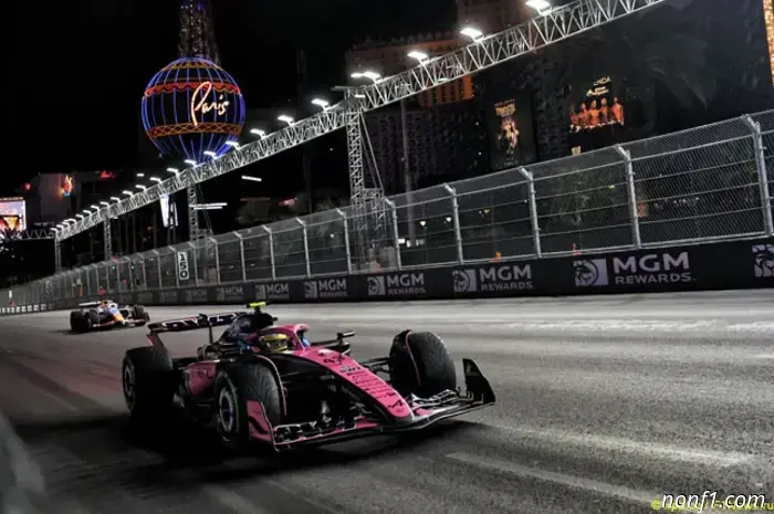 El equipo Alpine fue multado con cinco mil euros.