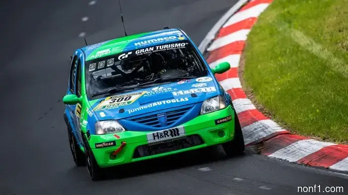 Por qué un pequeño Dacia Econobox robó los corazones de todos en las 24 Horas de Nürburgring