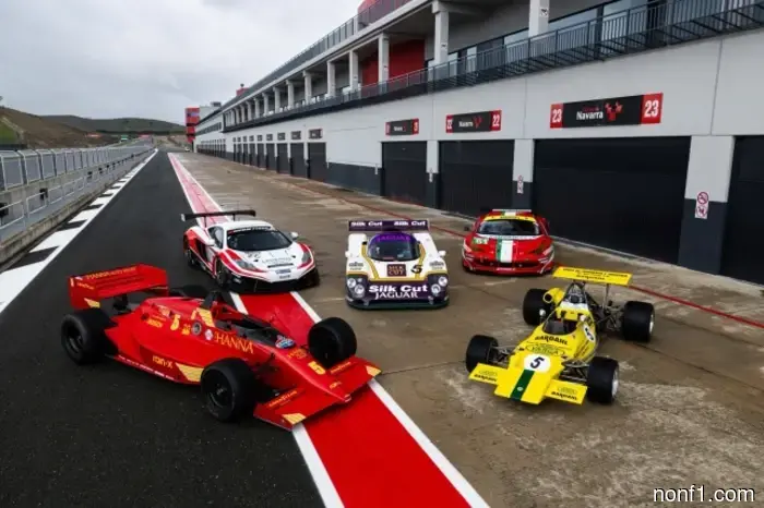 Зак Браун прокатился на автомобилях из своей коллекции.