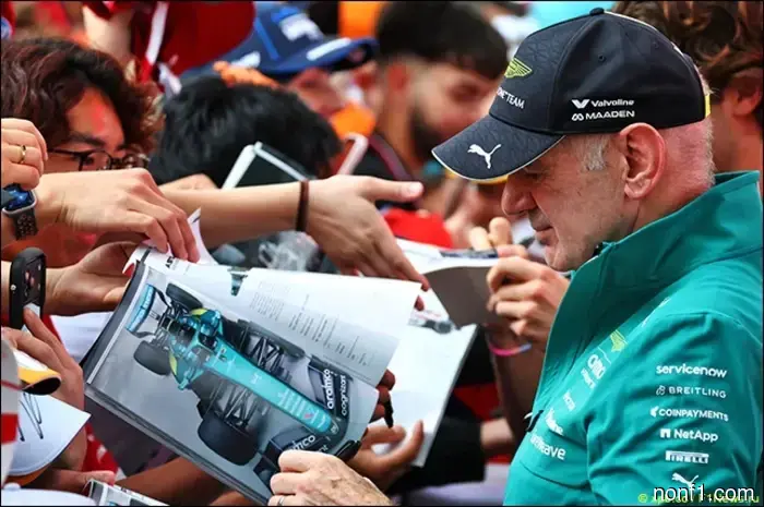 Деймон Хилл: Я уверен, что Ньюи справится.