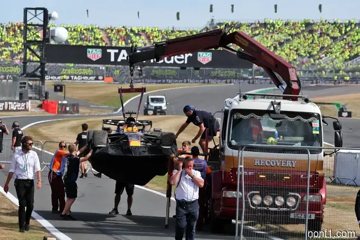 Verstappen 'completamente acabado' tras el último fracaso de Red Bull
