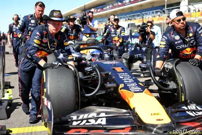 Los comisarios multaron a Red Bull Racing con 50.000 euros.