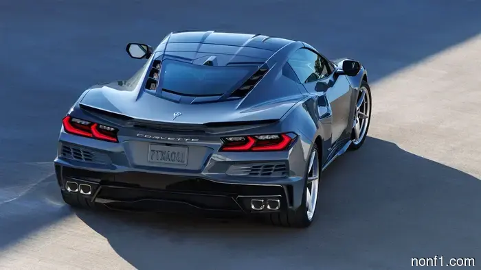 El Corvette E-Ray es uno de los últimos coches que debería tener auto-paro/inicio, y sin embargo