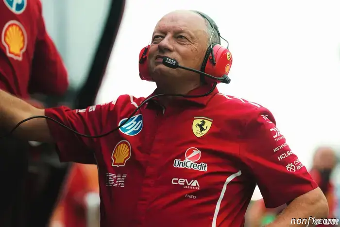 Hamilton defiende a Ferrari mientras aumenta la presión sobre Vasseur.