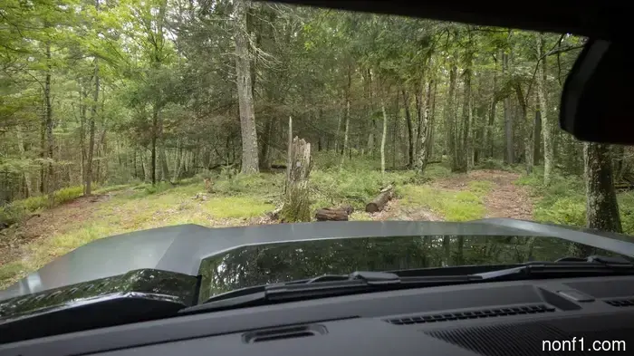 2026 Hummer EV Revisión Off-Road: Es Tecnología Contra Senderos Estrechos