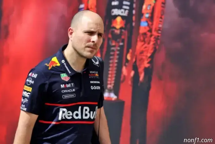 Gianpiero Lambiase permanece en Red Bull Racing.