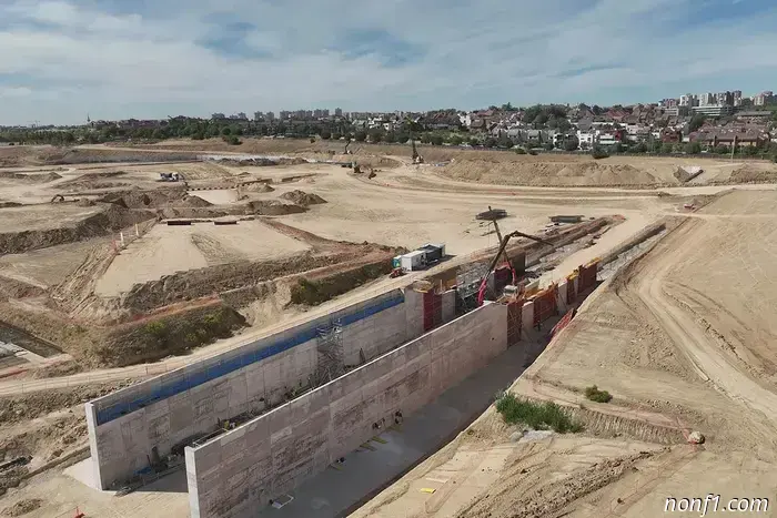 Las autoridades de Madrid desmienten los rumores de que el debut de 2026 está en riesgo.